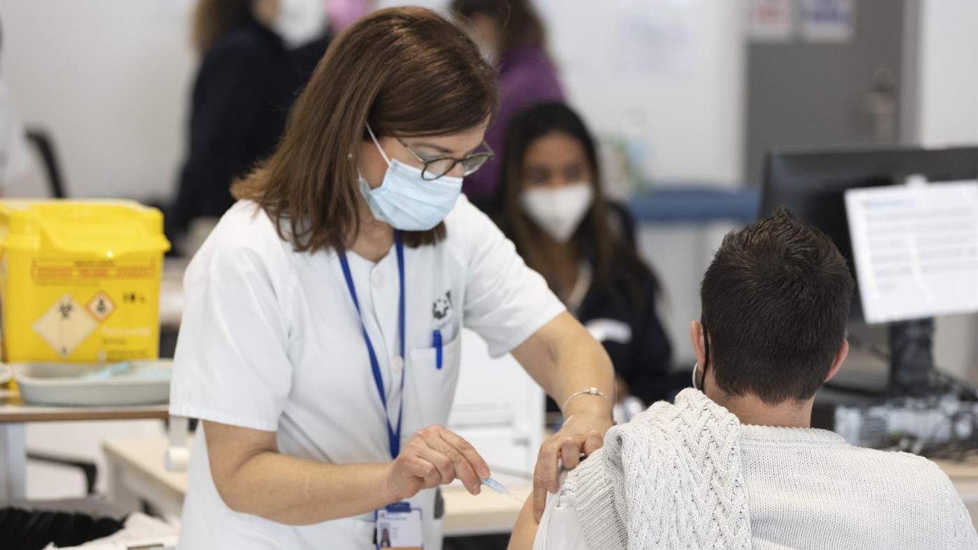 Sanidad y comunidades aprueban la cuarta dosis de la vacuna contra la COVID-19 en inmunodeprimidos