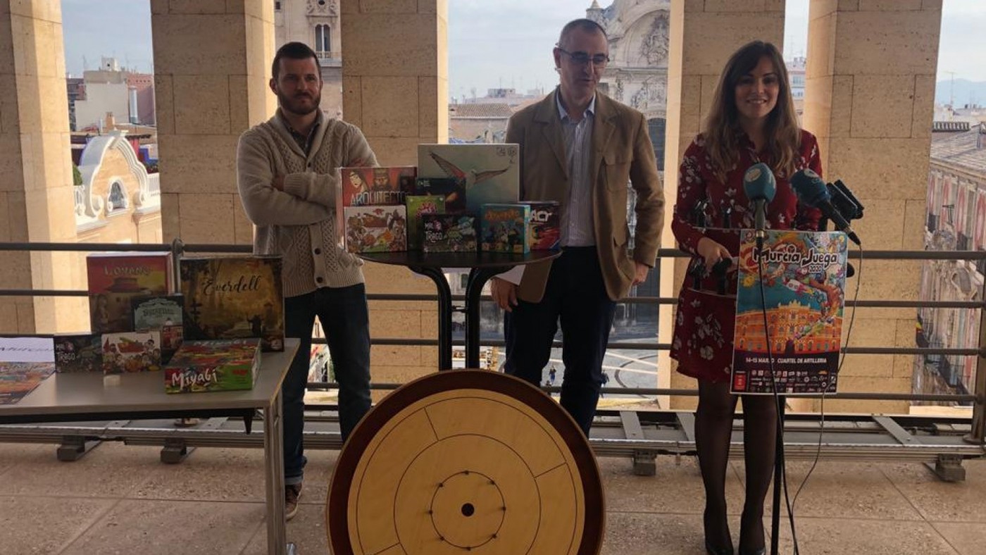 Rebeca Pérez, César Nebot y Gustavo Vidal presentan la nueva edición 'MurciaJuega 2020'