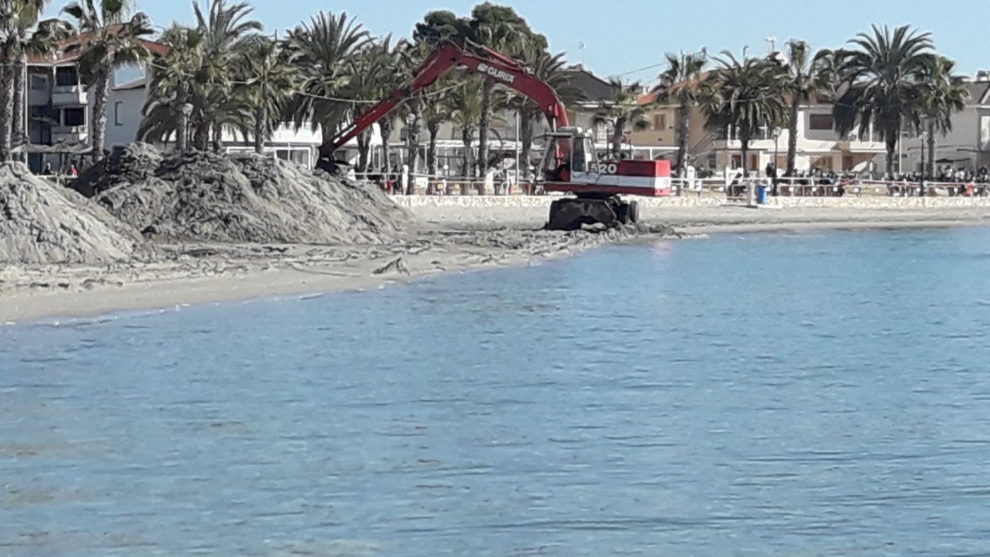 Labores de dragado en el Mar Menor