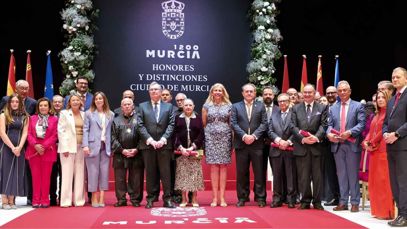 Emoción y solemnidad en la entrega de Honores y Distinciones de Murcia