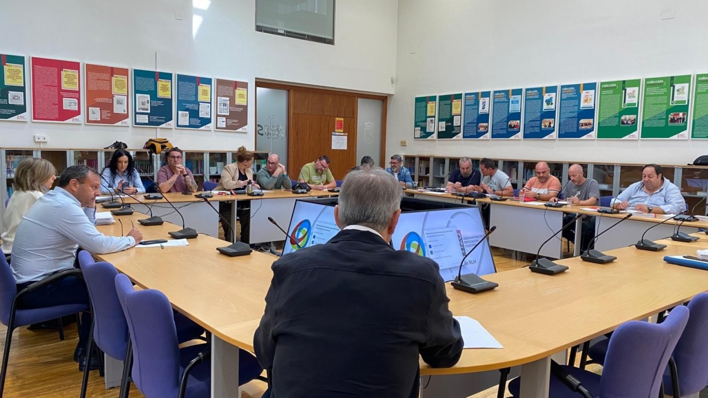 Representantes de los sindicatos UGT, CCOO y USO  y de la FREMM están reunidos en la Oficina de Mediación y Arbitraje Laboral de Murcia