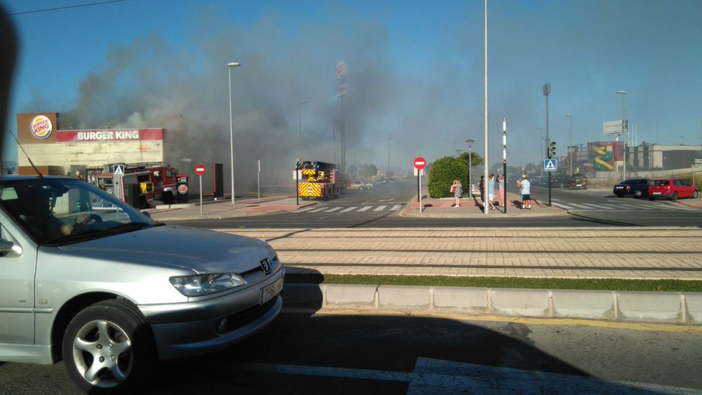 Extinguido un incendio en una hamburguesería en Murcia