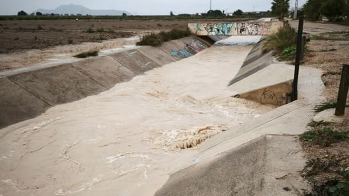 Los Alcázares activa el Plan de Emergencias Municipal por el caudal que registran las ramblas