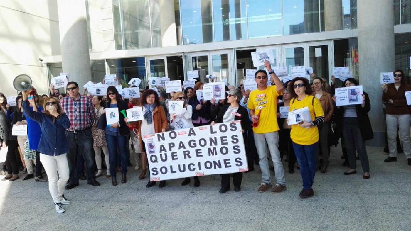 Concentración de trabajadores en la Ciudad de la Justicia de Murcia