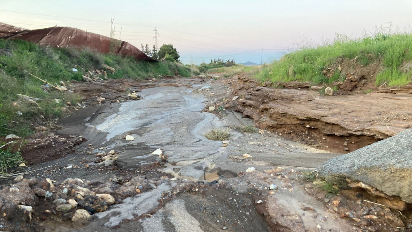 La Administración regional se compromete con los afectados por metales pesados a descontaminar la balsa Yenni en Cartagena