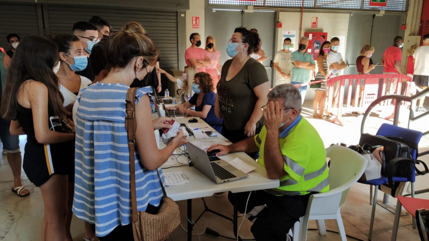 Comienzan a vacunarse contra la covid los jóvenes de 12 a 19 años de Murcia