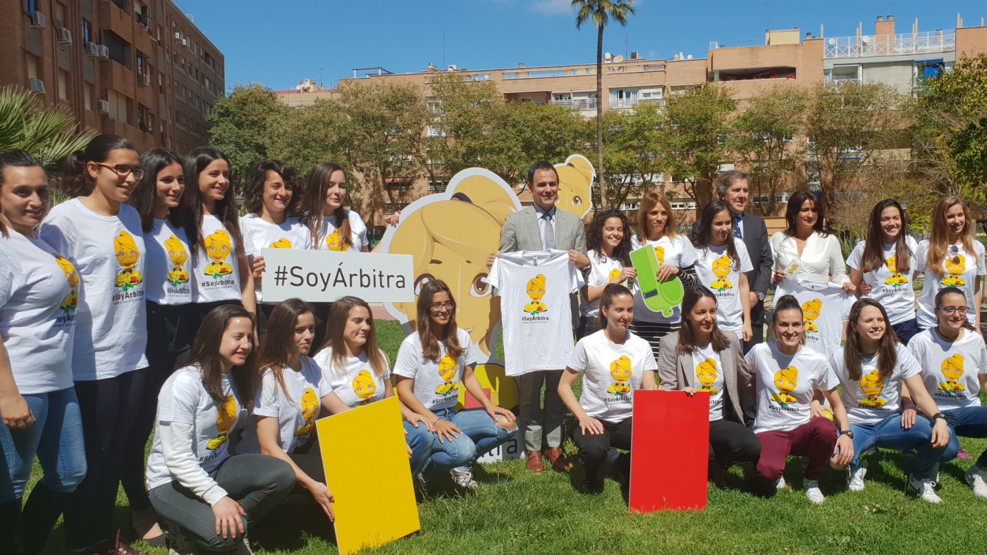 #SoyÁrbitra la campaña de la Federación Murciana para relanzar el fútbol femenino