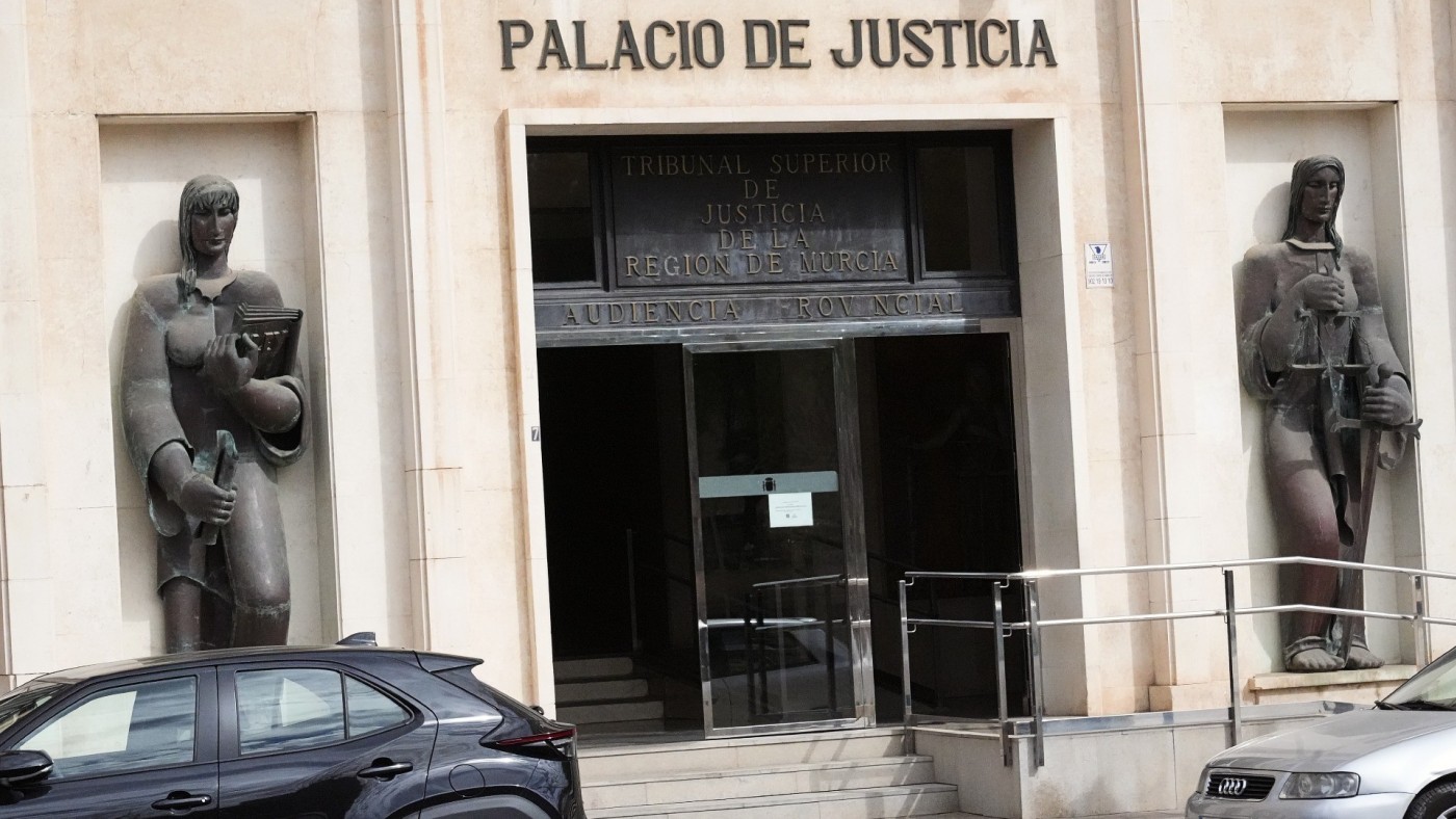A juicio por cobrar sobresueldos indebidos de 195.000 euros en el Servicio Murciano de Salud