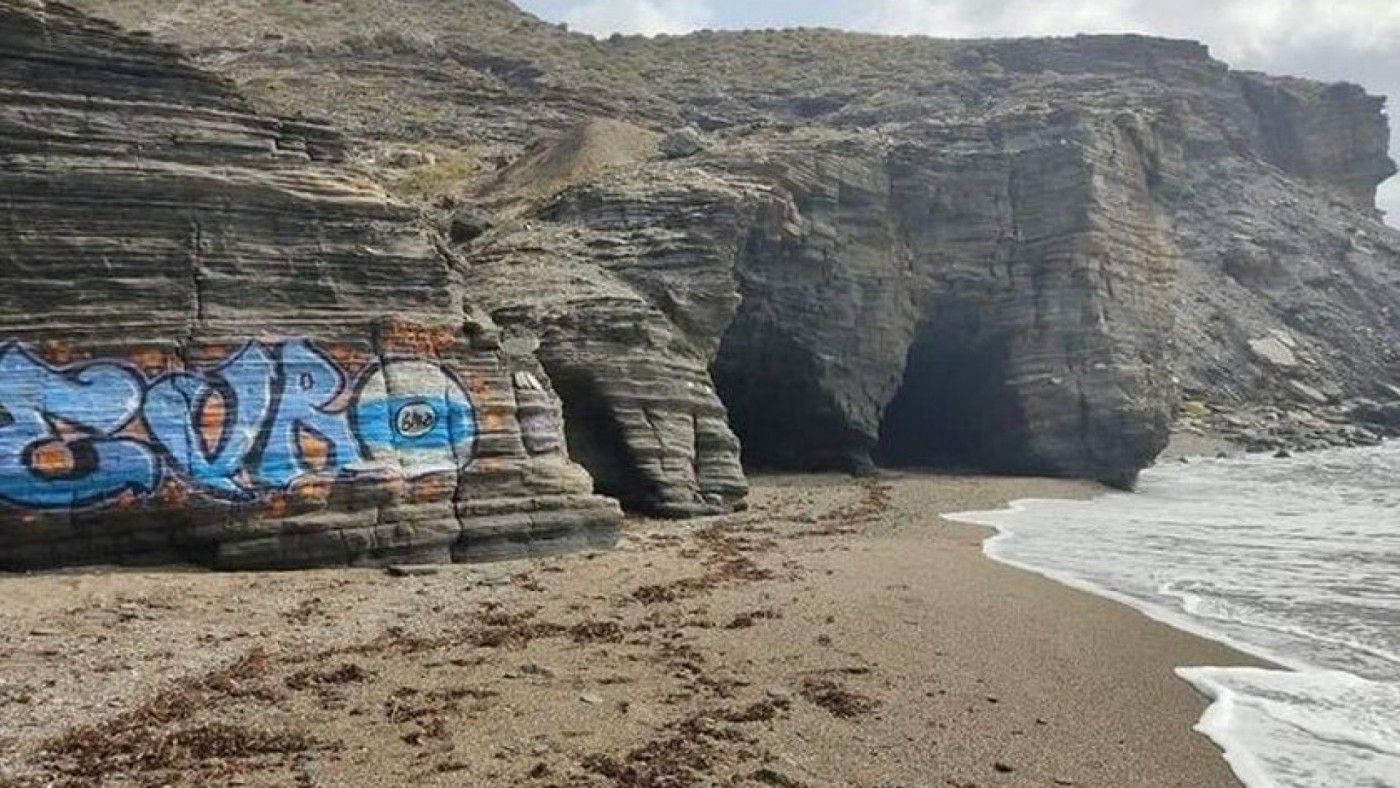 La Guardia Civil, tras la pista del autor de la pintada en Calblanque