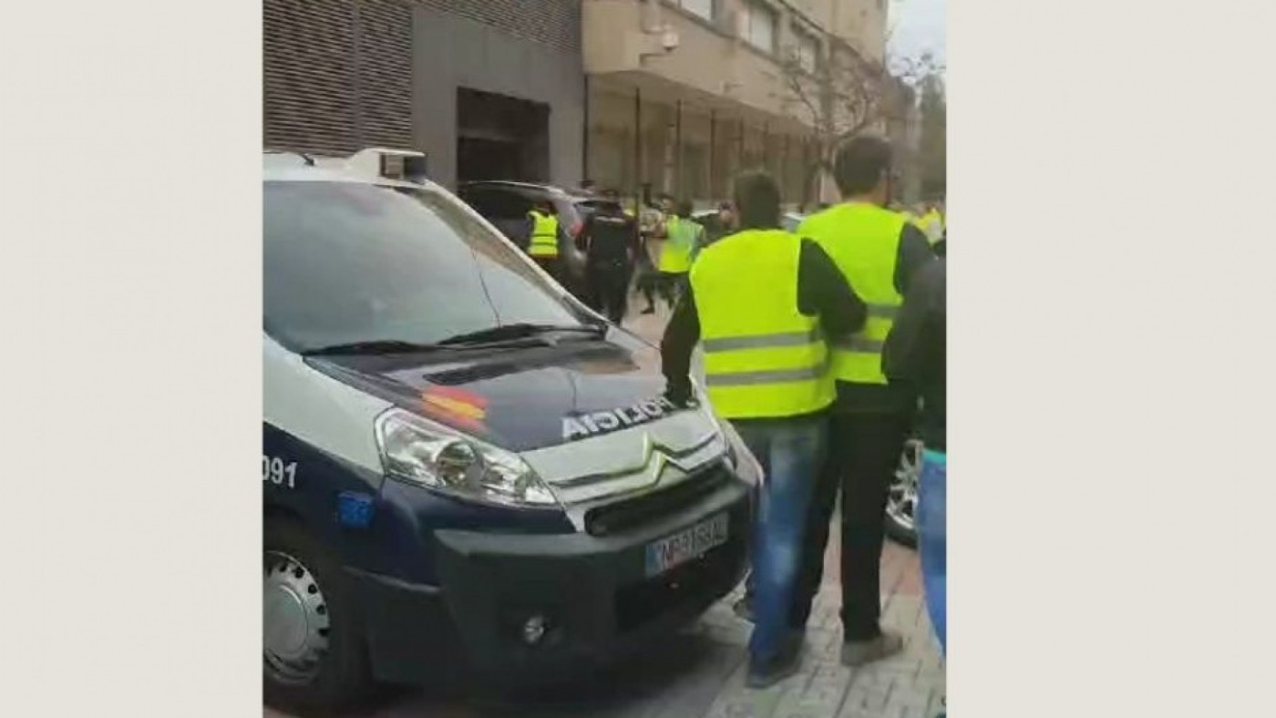 APOEXPA rechaza los incidentes ocurridos en la Asamblea, donde agricultores zarandearon el coche de López Miras