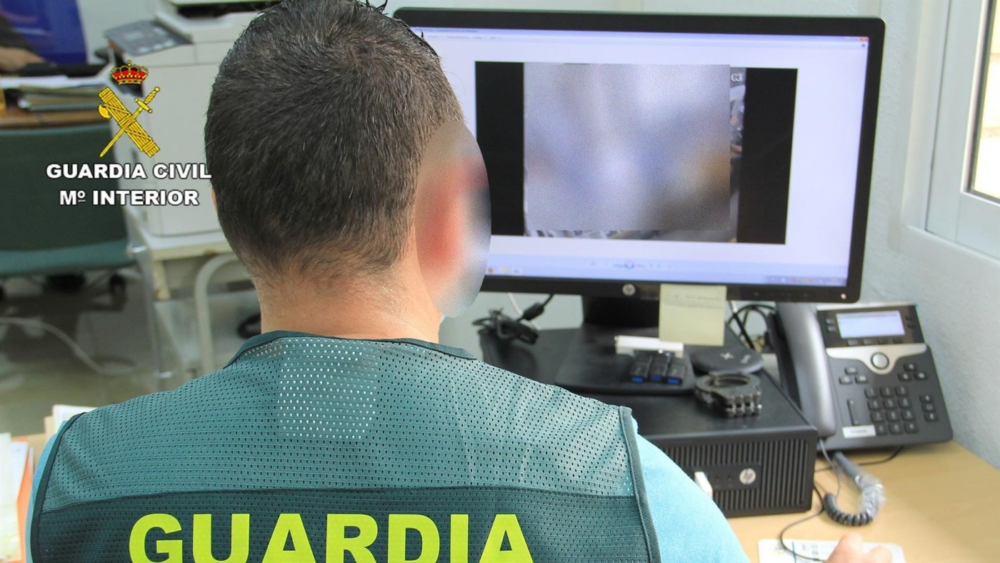 Detenido por transferir 7.000 euros a su cuenta con el datáfono de un local en La Manga
