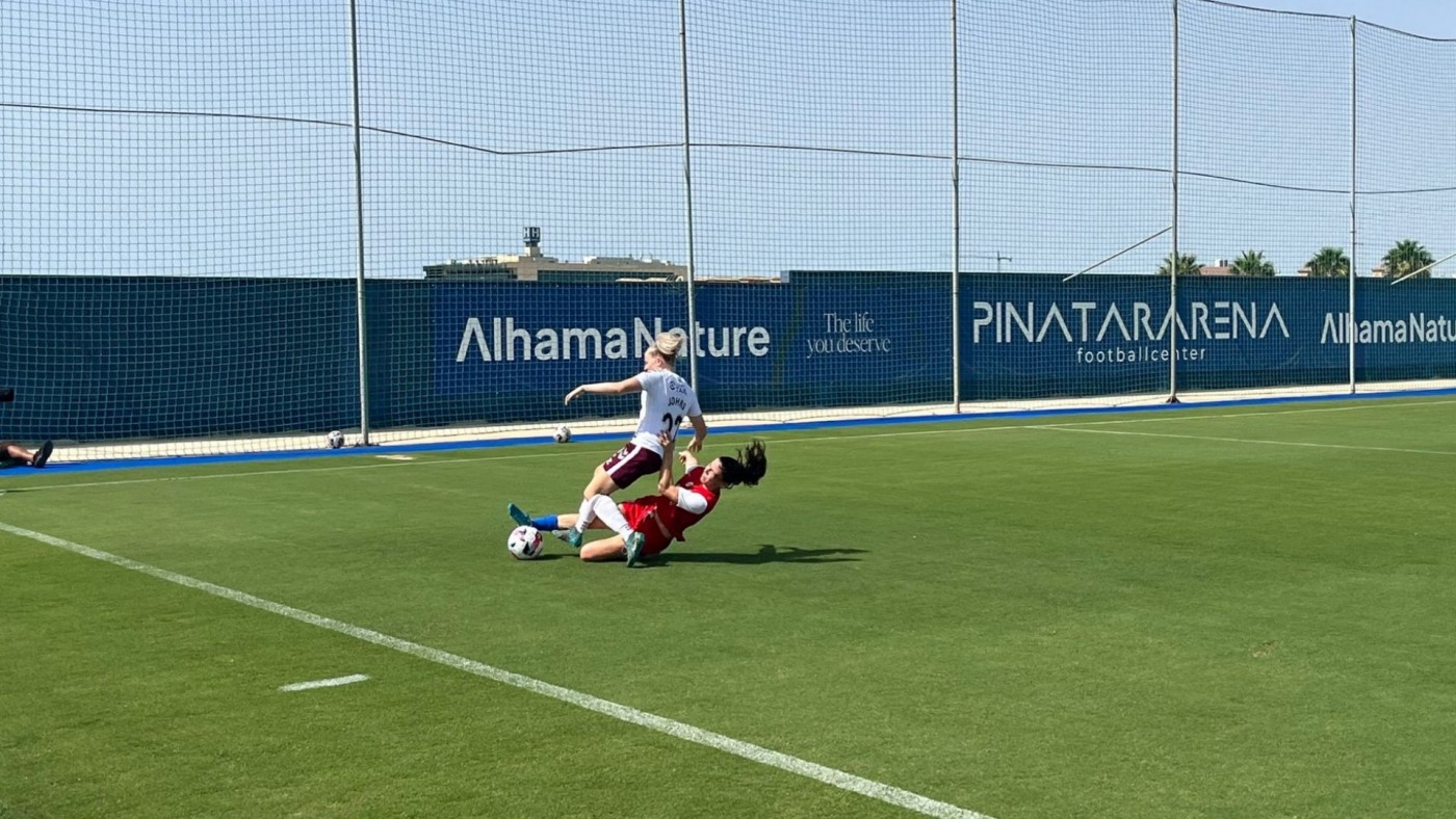La mejicana Mariana da el empate al Alhama ElPozo en su estreno de pretemporada en Pinatar Arena