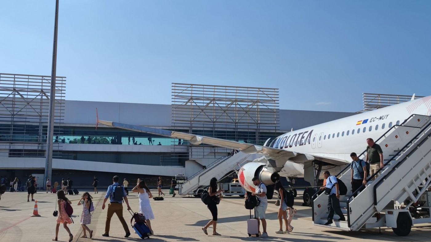 Aterriza en la Región el primer vuelo procedente de Marsella