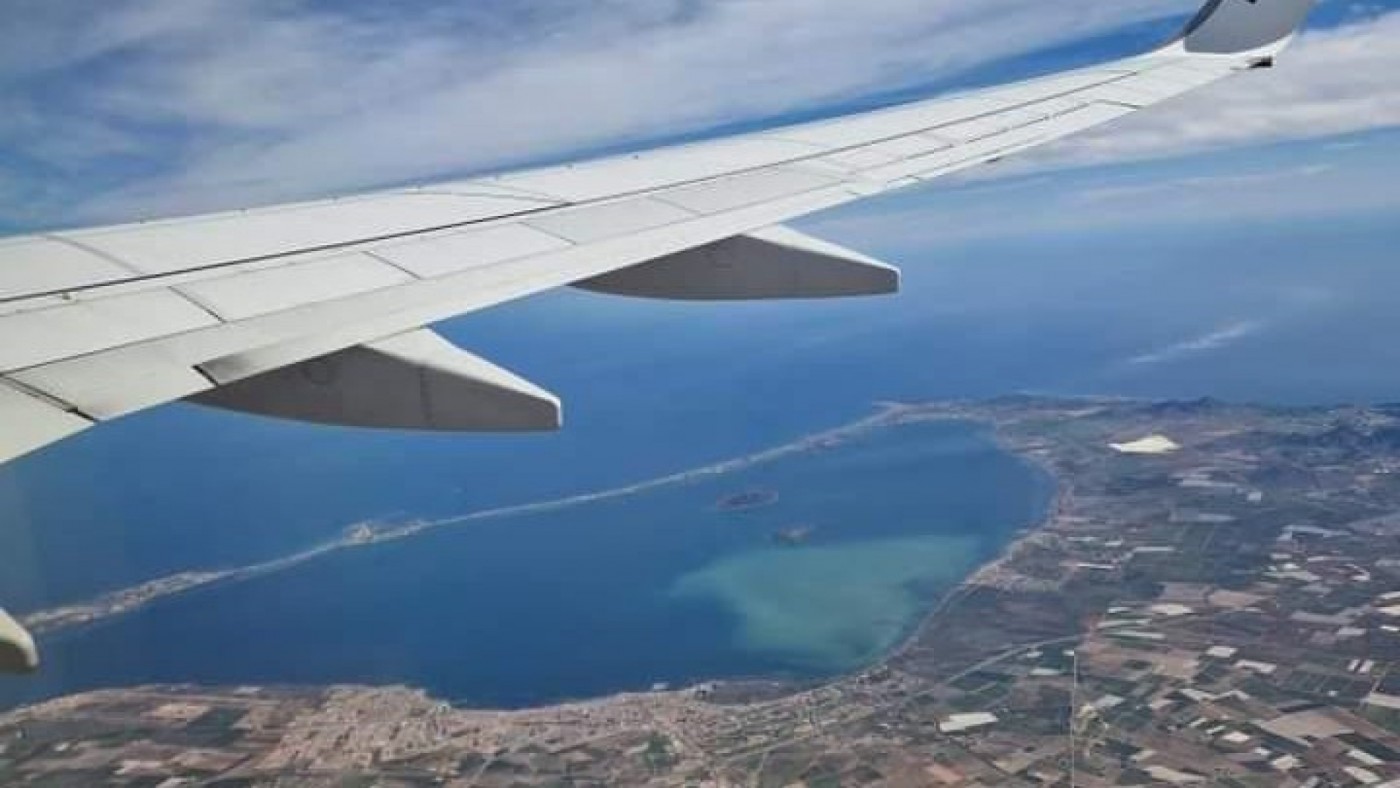 El Mar Menor de los Niños publica imágenes aéreas de la mancha blanca 