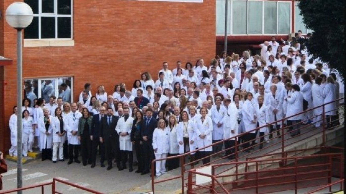 Profesionales de la Arrixaca defienden su trayectoria y exigen rigor frente a las acusaciones de irregularidades en las prótesis