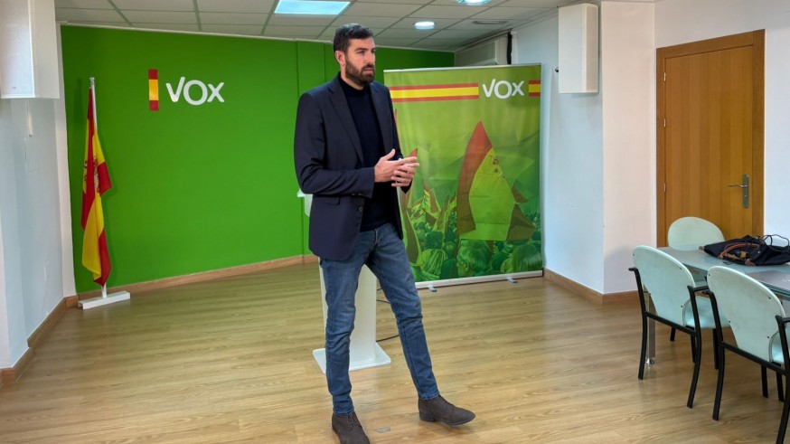 Vox asegura que destituyó a Antelo porque hizo gestiones para beneficiar a su esposa