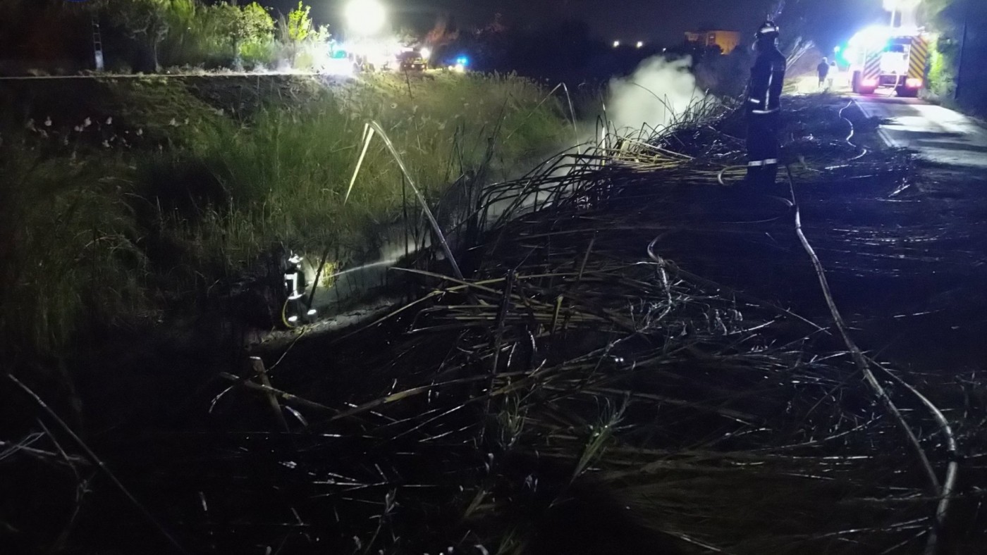 Activo un incendio en el Embalse del Argos de Cehegín