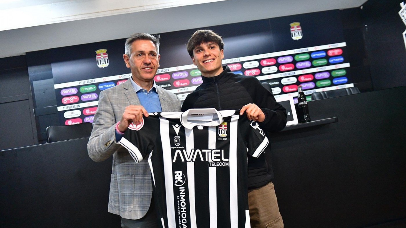 Víctor Alonso: "Más que un punta, buscamos un fichaje que sea útil"