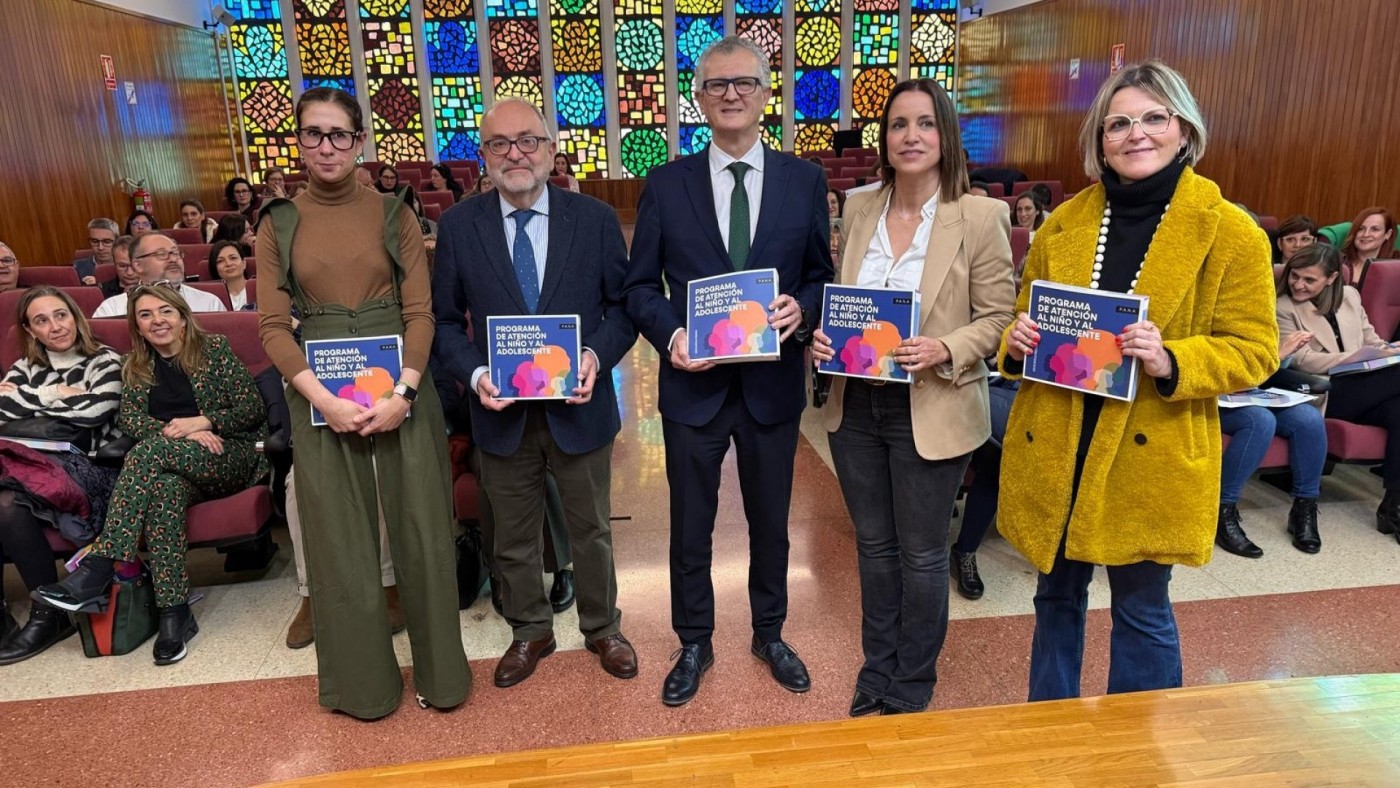 Guías de apoyo para prevenir suicidios en niños y adolescentes para pediatras y enfermeros 
