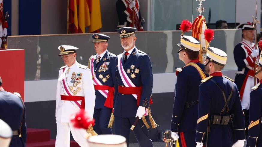 La Patrulla Águila abre y cierra el desfile de las Fuerzas Armadas en Oviedo