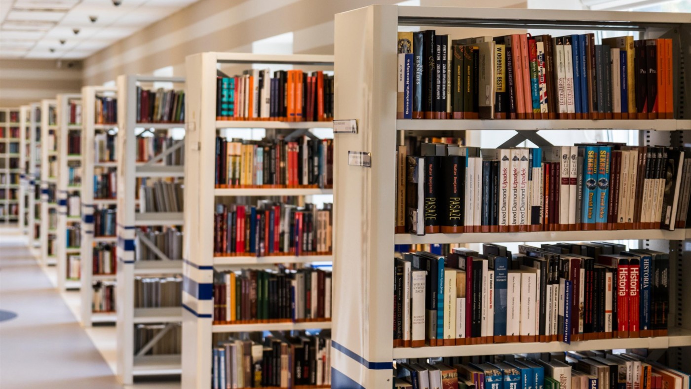 Juan Gómez Jurado y Carmen Mola los dos autores más leídos en las bibliotecas de Murcia