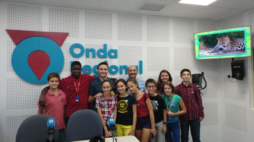 El equipo de AXRadio con director del IES Alfonso X el sabio, Andrés Nieto