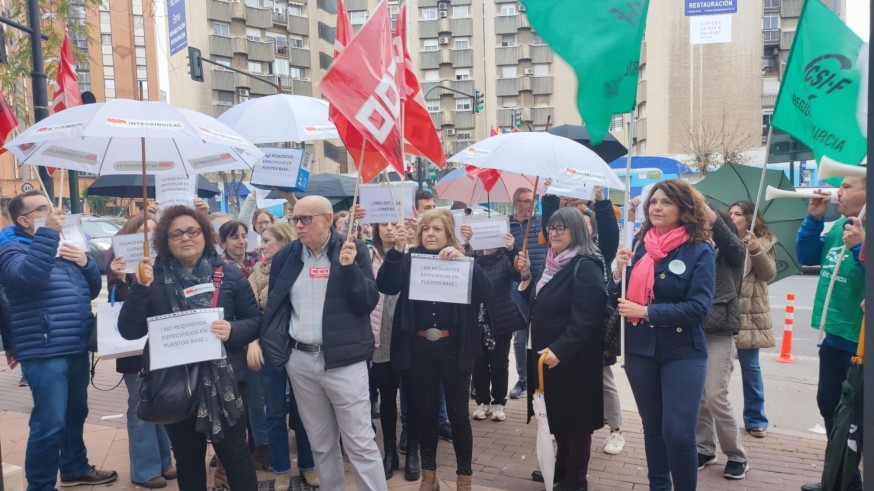 Los sindicatos protestan por las exigencias de Agricultura para una plaza de veterinario en el CIFEA de Lorca