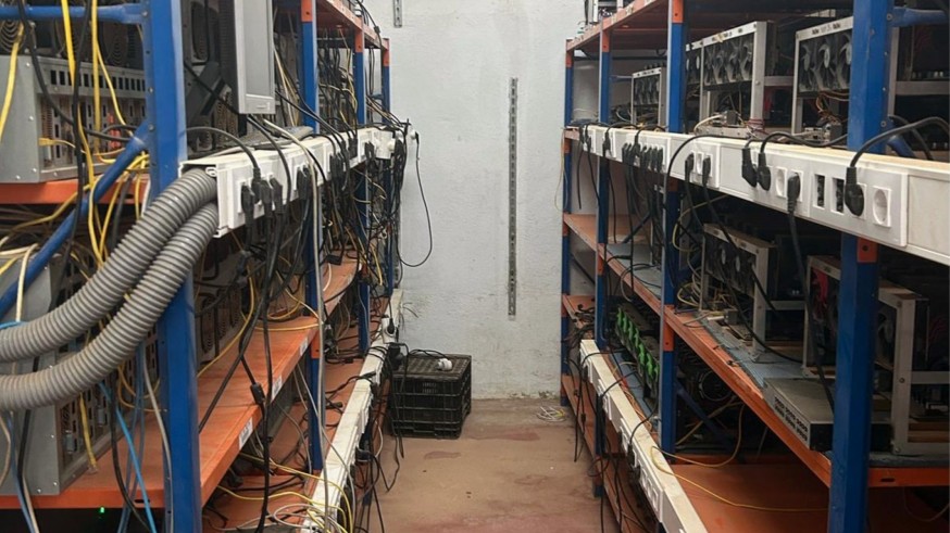 Descubierta una granja para minar criptomonedas en una nave agrícola de Totana