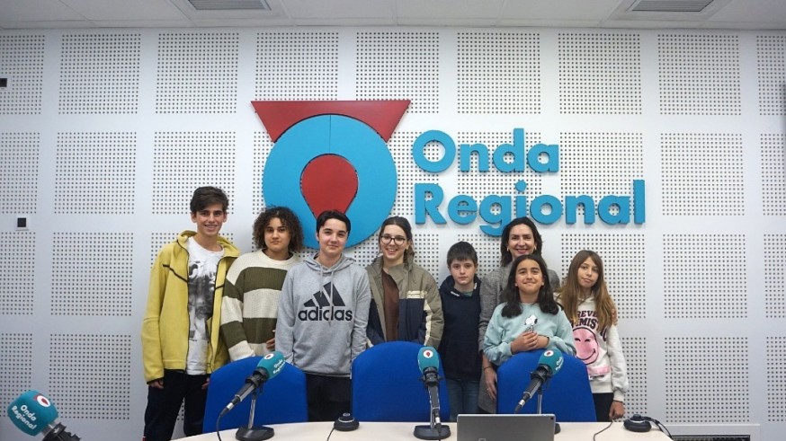 En este Especial Infancia hablamos con Carolina Olivares, presidenta de UNICEF en la Región de Murcia, y siete jóvenes de Murcia y Alcantarilla