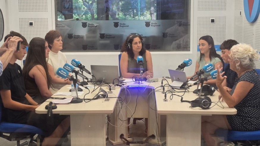 Estudiantes del IES Miguel de Cervantes de Murcia exploran la soledad a través del periodismo comunitario