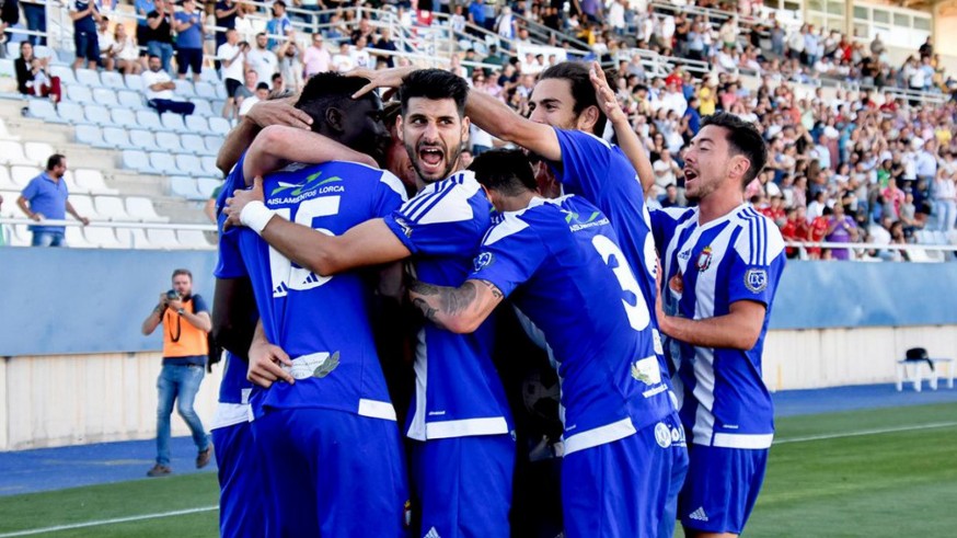 El Lorca Deportiva celebra un gol ante el Sariñena. Foto: Diego Pérez Terrones