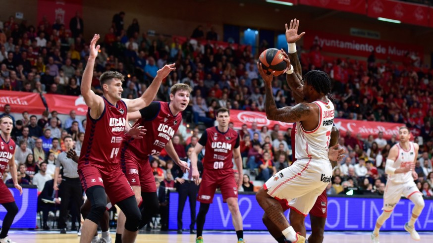 Un combativo UCAM Murcia cae en la prórroga ante Valencia (77-85)