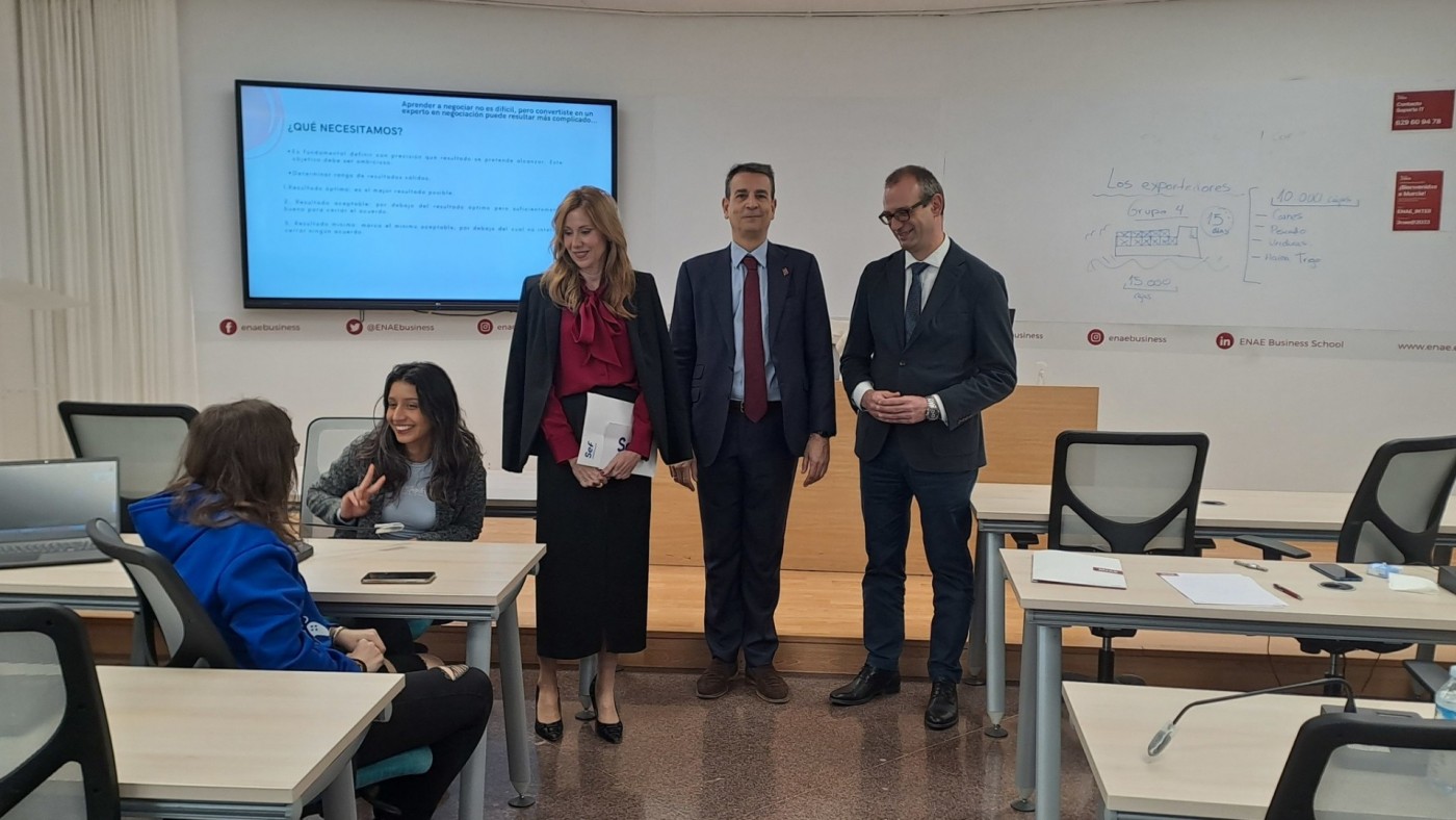 Gobierno regional y ENAE ofrecen becas para que 11 titulados en paro cursen gratis un máster