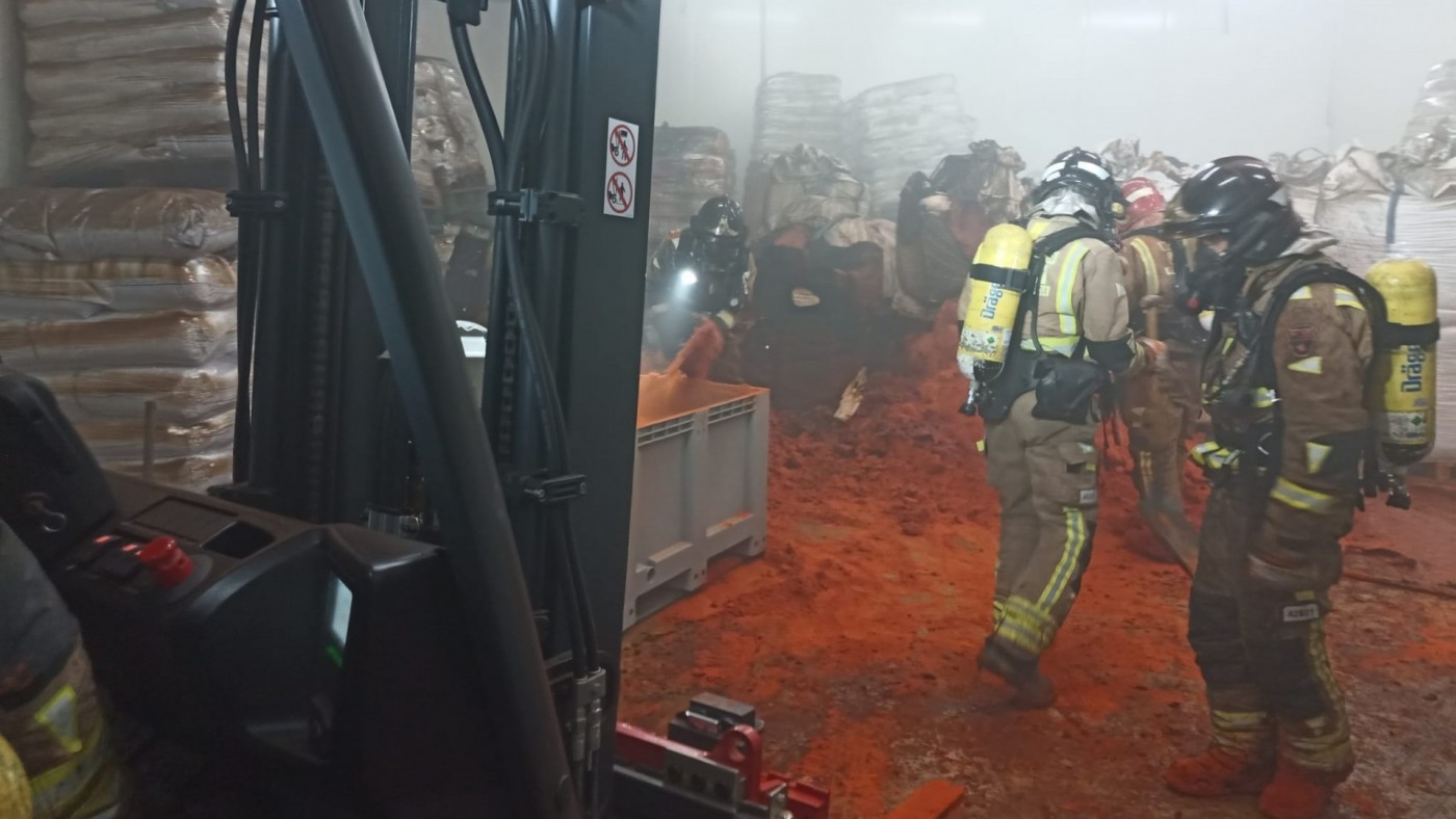 Incendio en una fábrica de pimentón en Alhama