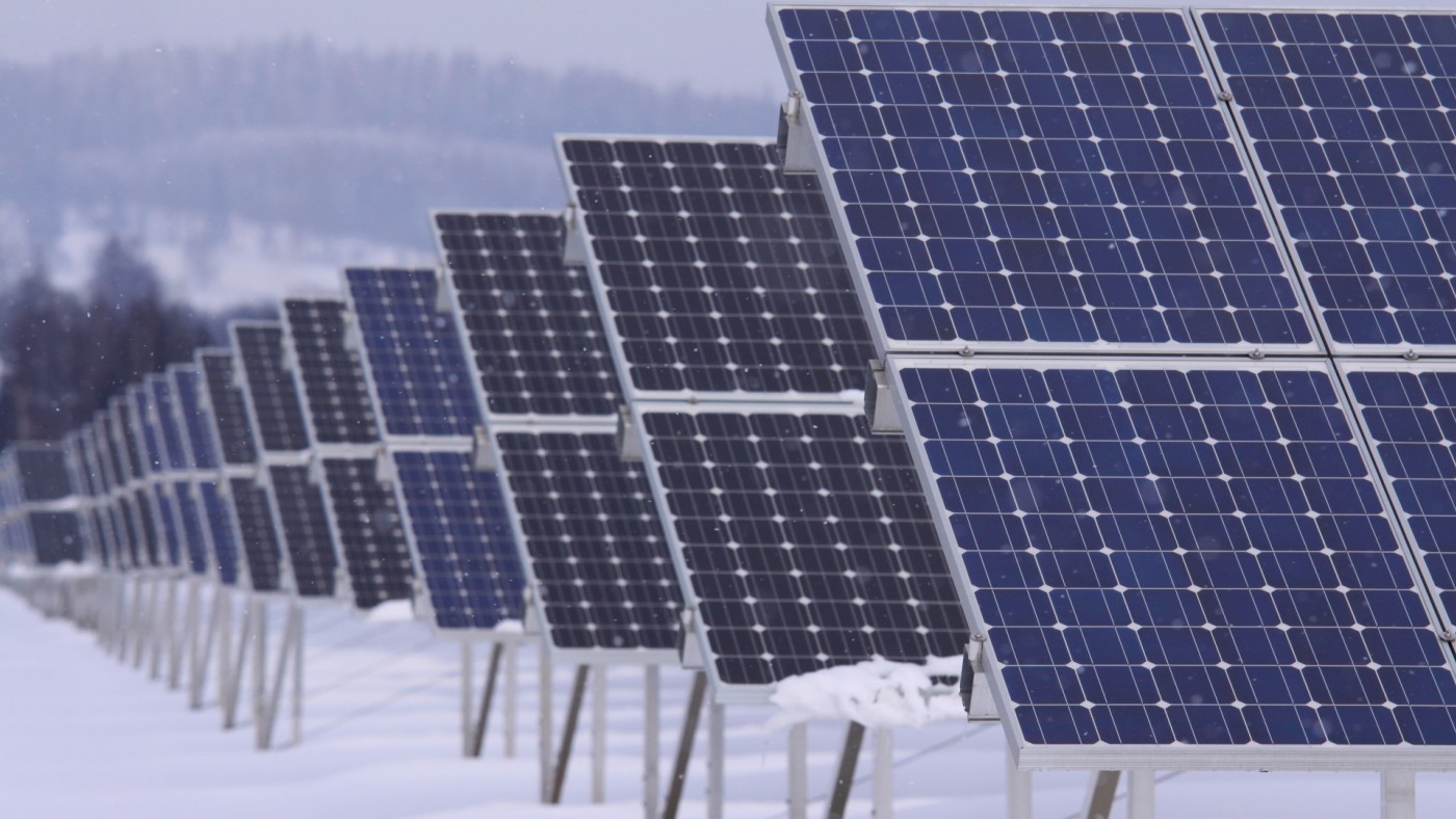 Placas solares en una planta fotovoltaica