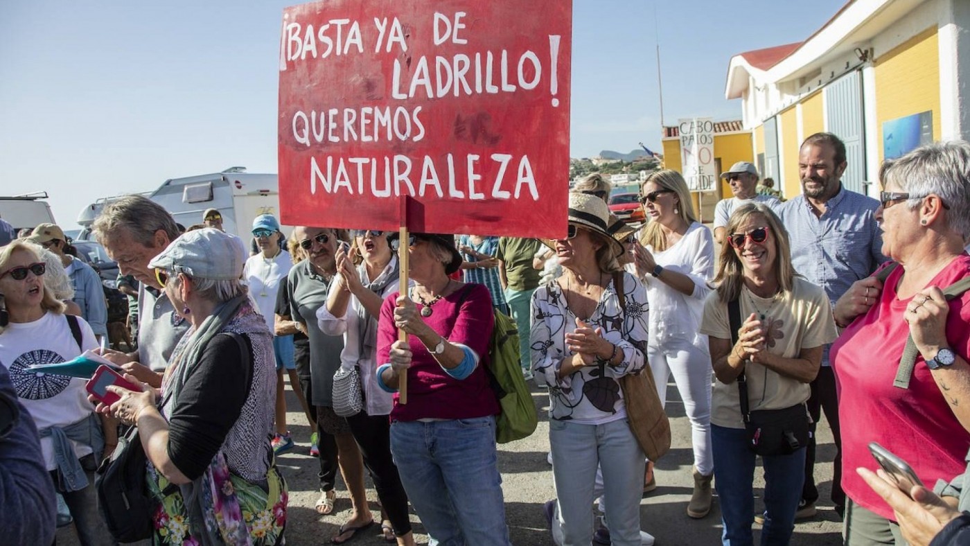Vecinos de Cabo de Palos protestan por la construcción de un restaurante