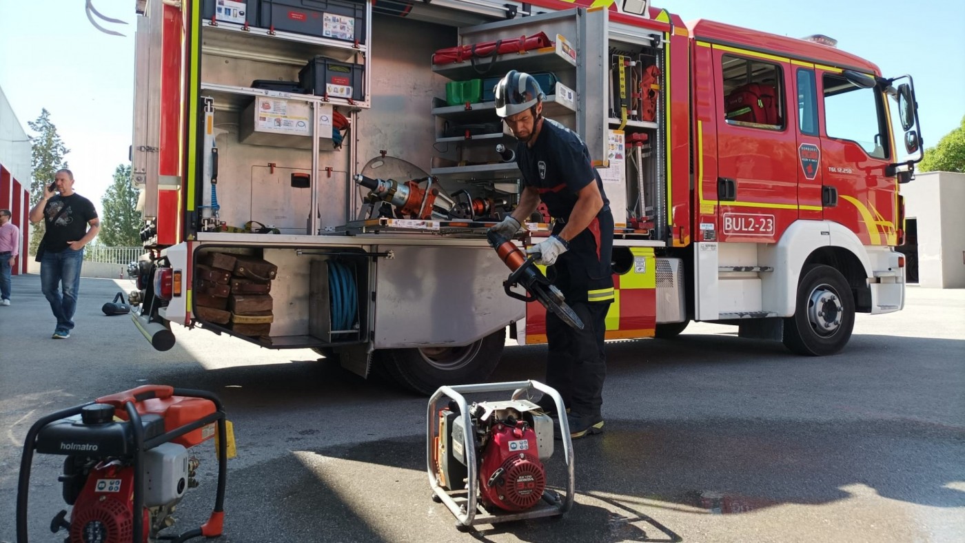 Localizan a cuatro menores por el incendio de una nave de Yecla