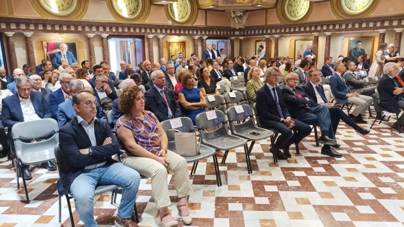 Los líderes de CCOO, UGT y CROEM, ausentes en la investidura de López Miras
