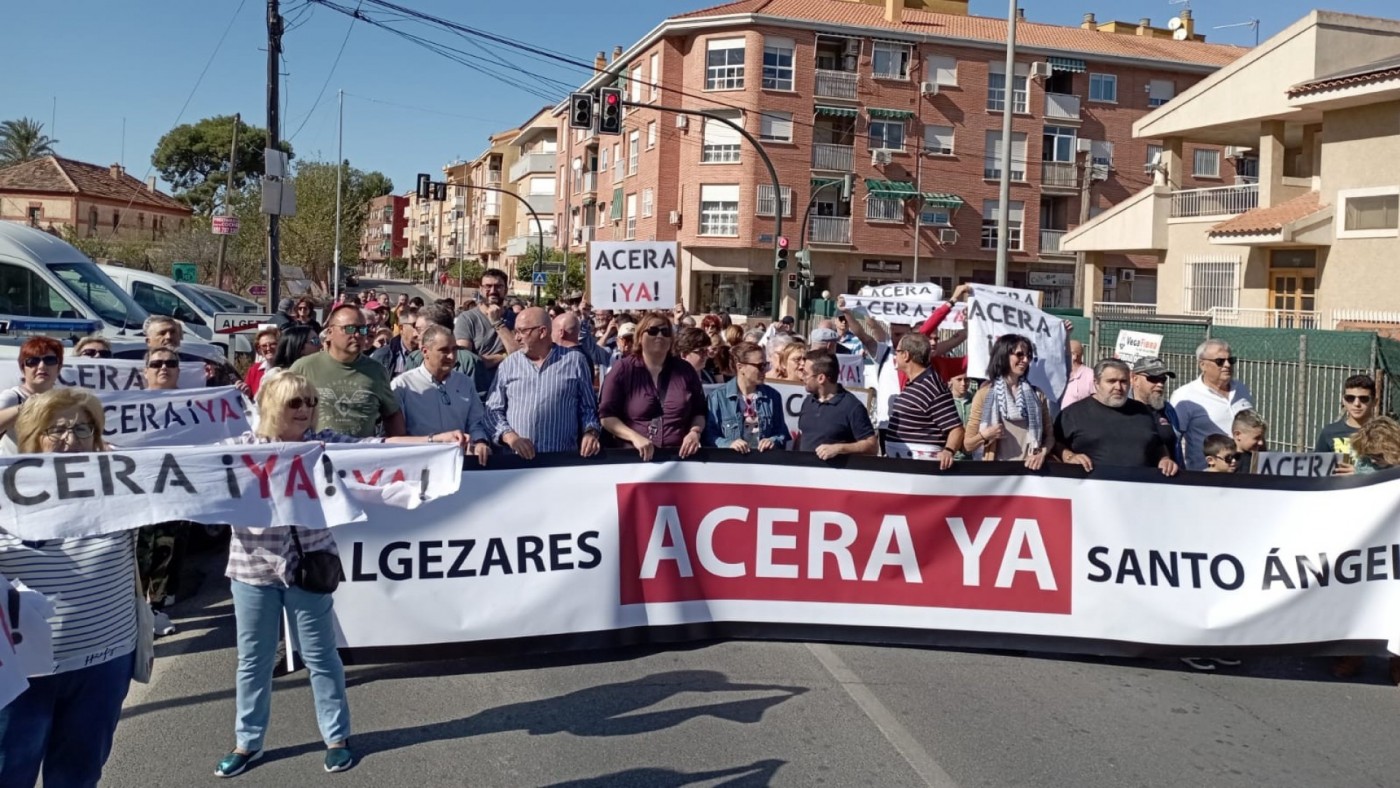 Vecinos de Algezares y Santo Ángel reclaman la acera entre ambas pedanías