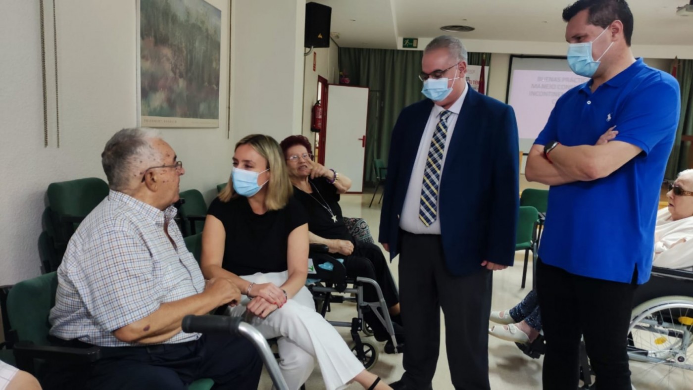 Cerca de 17.000 personas mayores reciben ayuda de alguno de los servicios de la Comunidad Autónoma