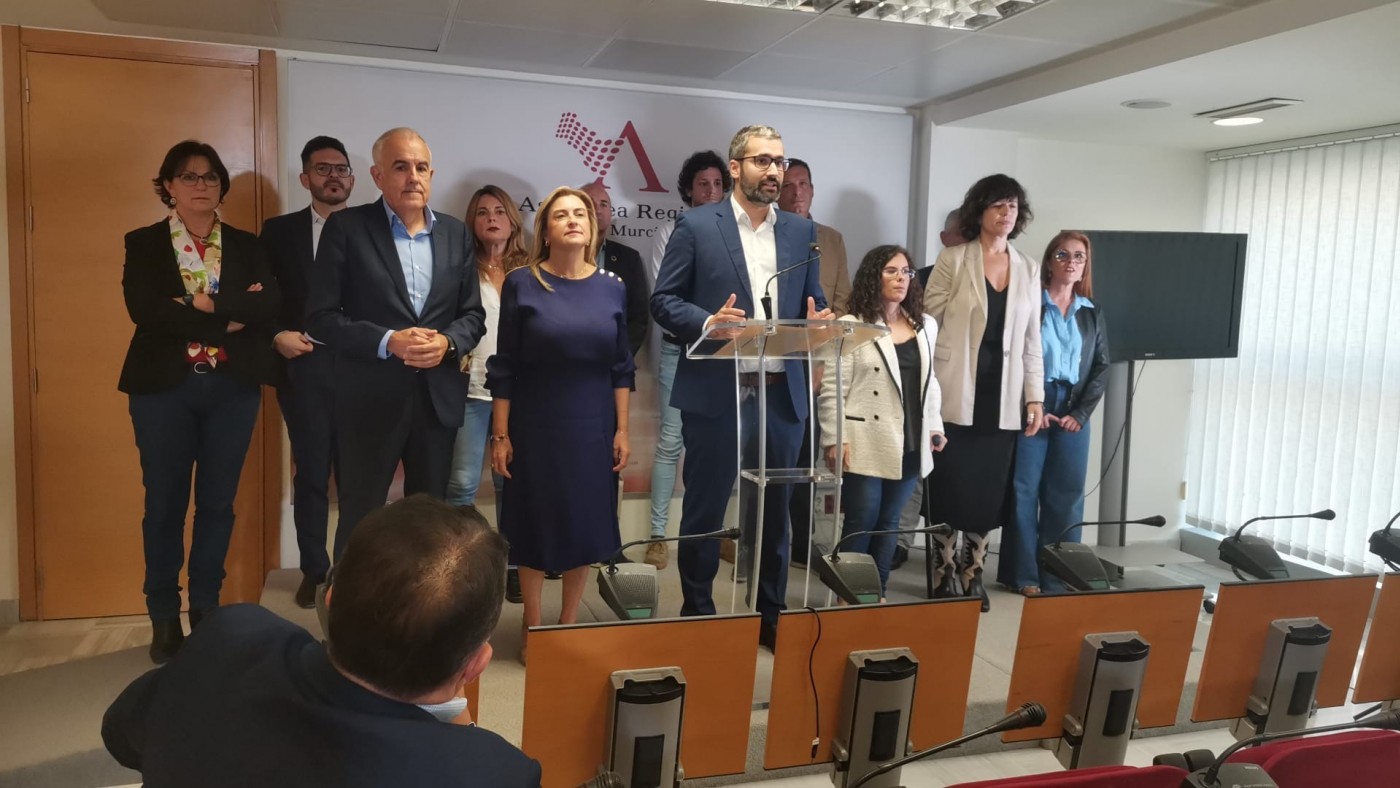El PSOE exige la dimisión de Castillo por "no garantizar el correcto funcionamiento de la actividad parlamentaria"