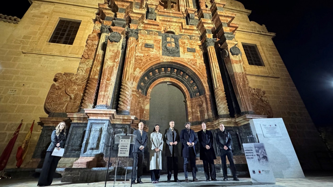 La Basílica de la Vera Cruz estrena iluminación en su fachada