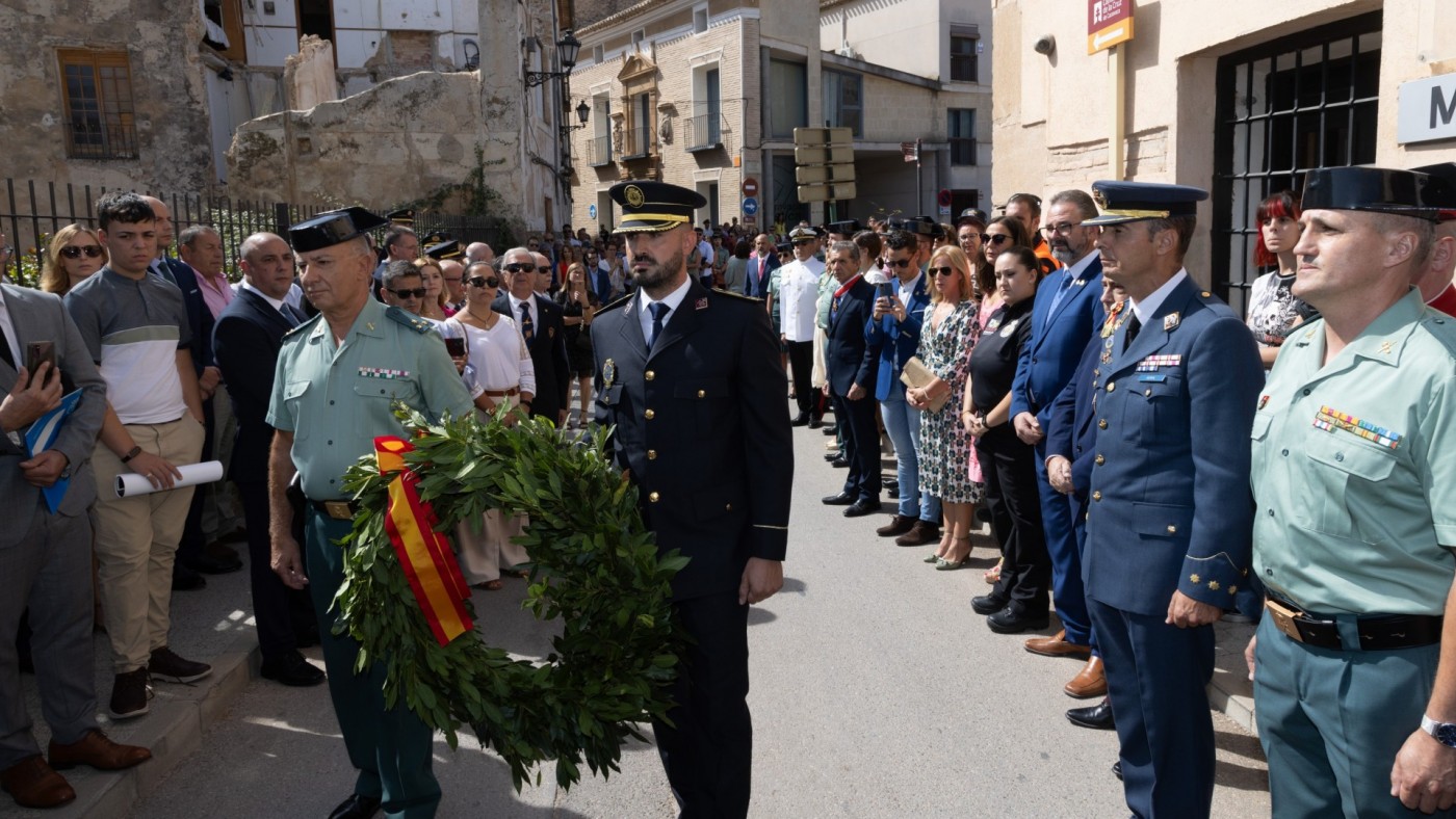 Caravaca homenajea a las víctimas de las fuerzas armadas 
