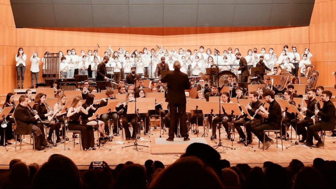 Concierto en el Víctor Villegas del Coro Cantemus y la Banda Sinfónica del ‘Manuel Massotti Littel'