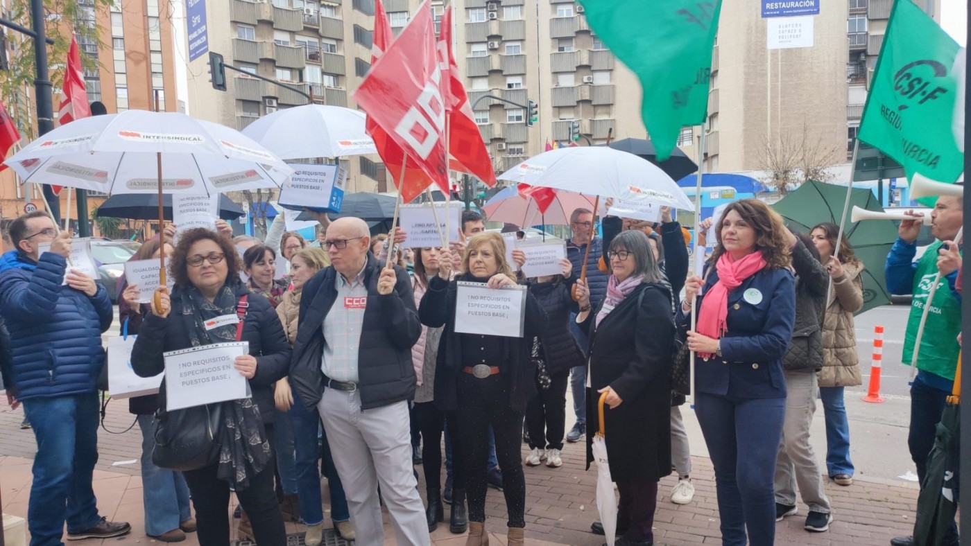 Los sindicatos protestan por las exigencias de Agricultura para una plaza de veterinario en el CIFEA de Lorca