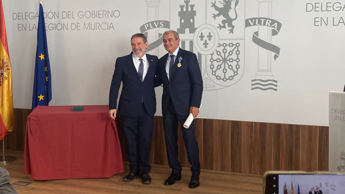 Juan Antonio Pedreño recibe la Cruz Oficial de la Orden del Mérito Civil