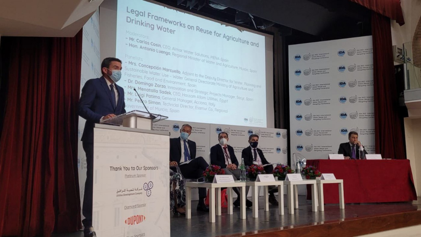 El consejero de Agua, Agricultura, Ganadería, Pesca y Medio Ambiente durante la ponencia