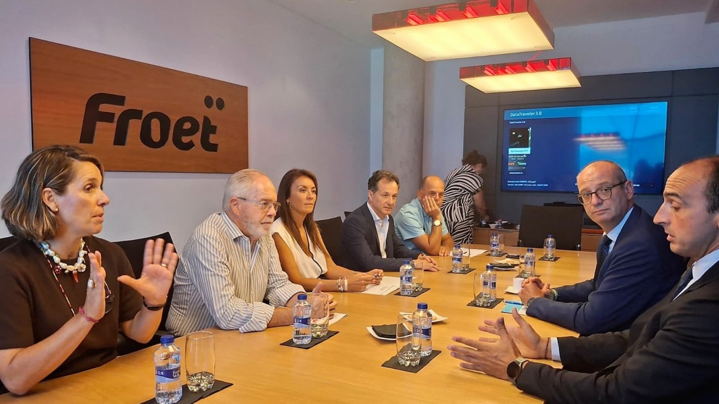 Educación y FROET abordan el futuro del transporte escolar ante el aumento del coste de los carburantes