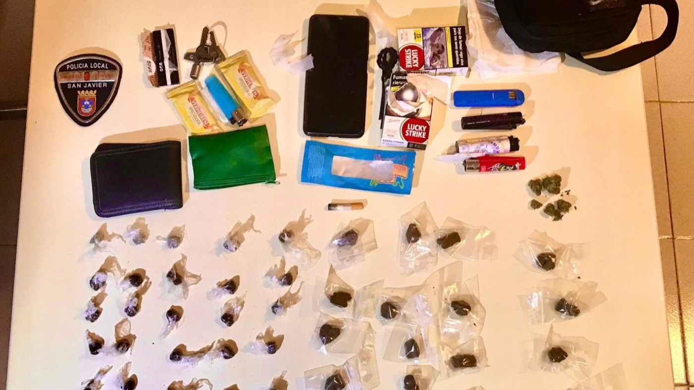Policía Local San Javier identifica a varias personas 'trapicheando' con droga