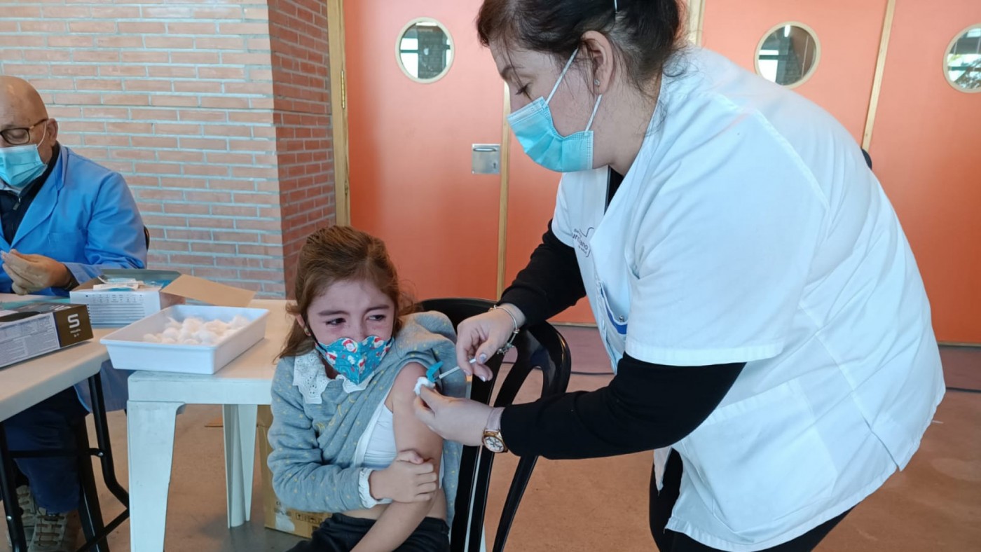 Comienza la vacunación de los menores de 5 a 7 años: "No duele tanto cuando te la ponen"
